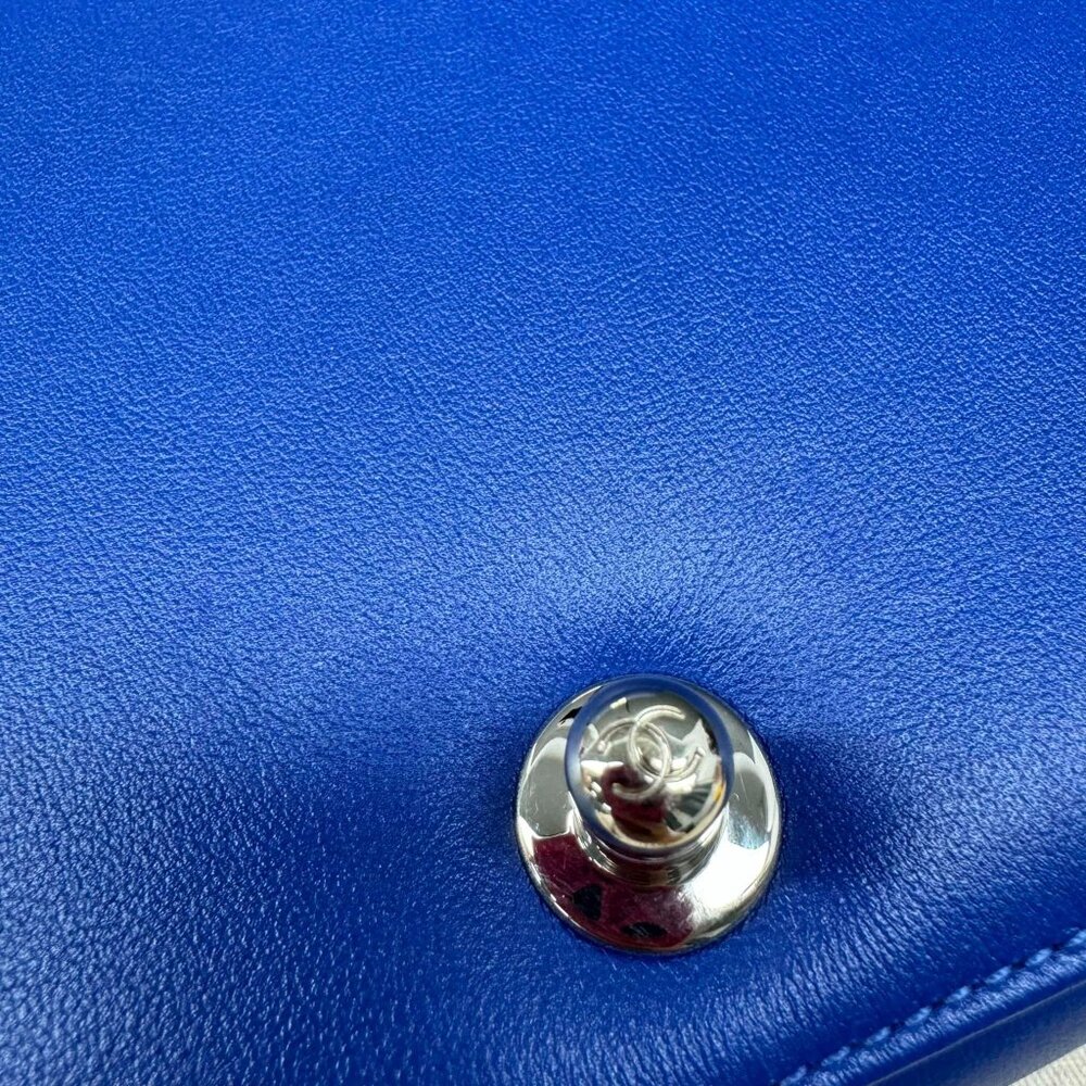 100% Authentic Chanel Boy Medium Caviar Shoulder Bag - Picture 9 of 14